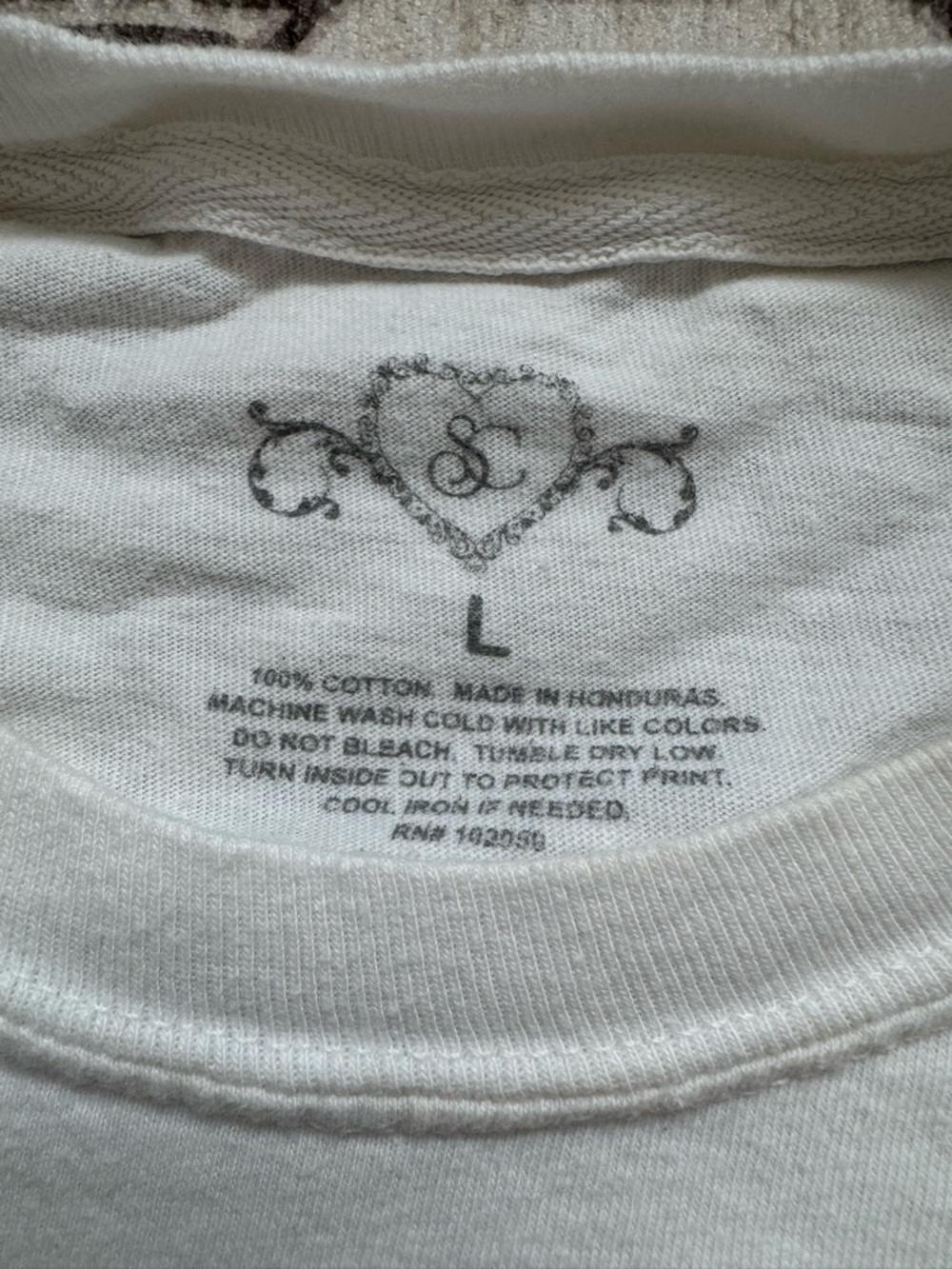 Sabrina Carpenter Graphic Womens Tee - She Leaves Quite An Impression - Picture 3 of 5